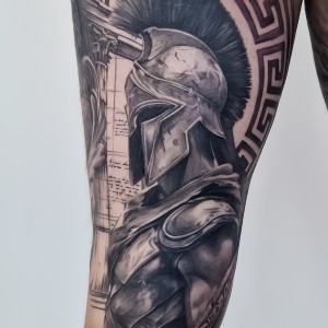 lind-studio-tattoo-gladiator-hoplite-black-and-grey-realism